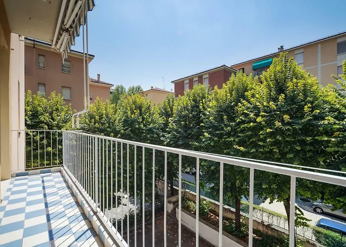 Sant\'Orsola Colorful Huge Apartment